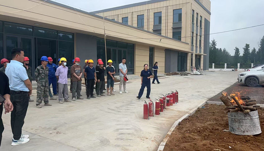 河南盛世永昌建设工程有限公司在宝丰一高开展科创楼消防综合演练