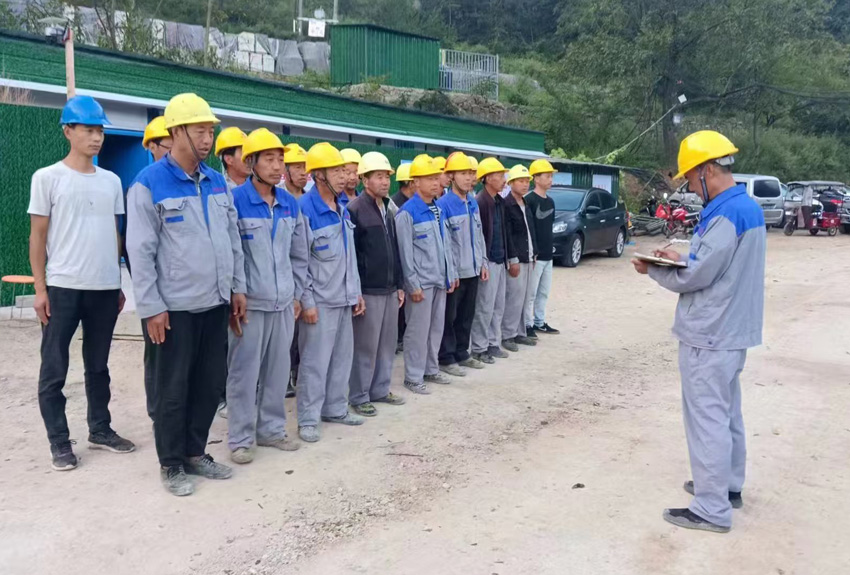 盛世永昌G311-四山项目创新开展班前安全教育